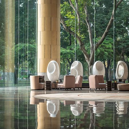New World Saigon Hotel Хошимин Екстериор снимка The lobby of the hotel