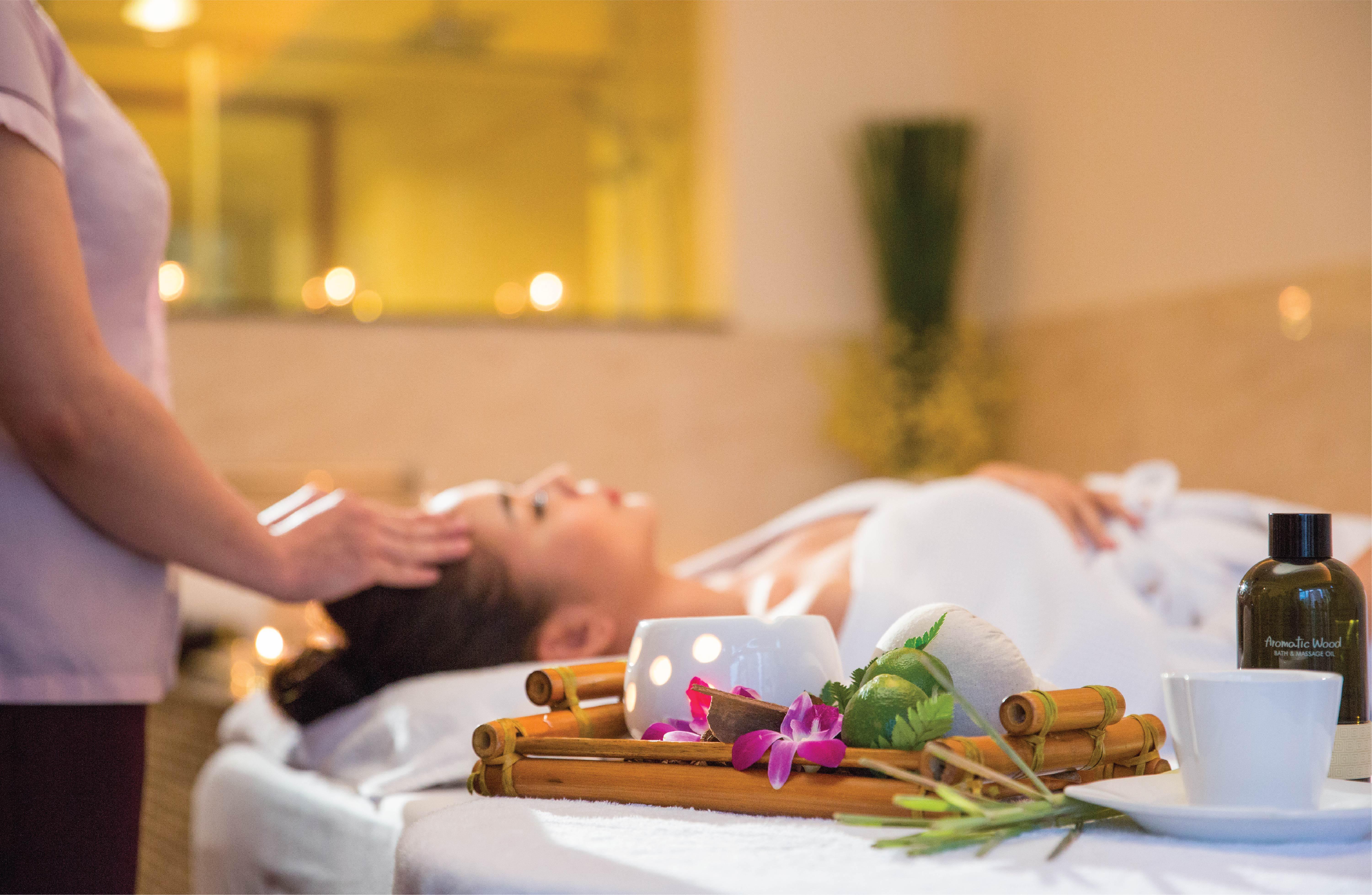New World Saigon Hotel Хошимин Екстериор снимка A spa treatment