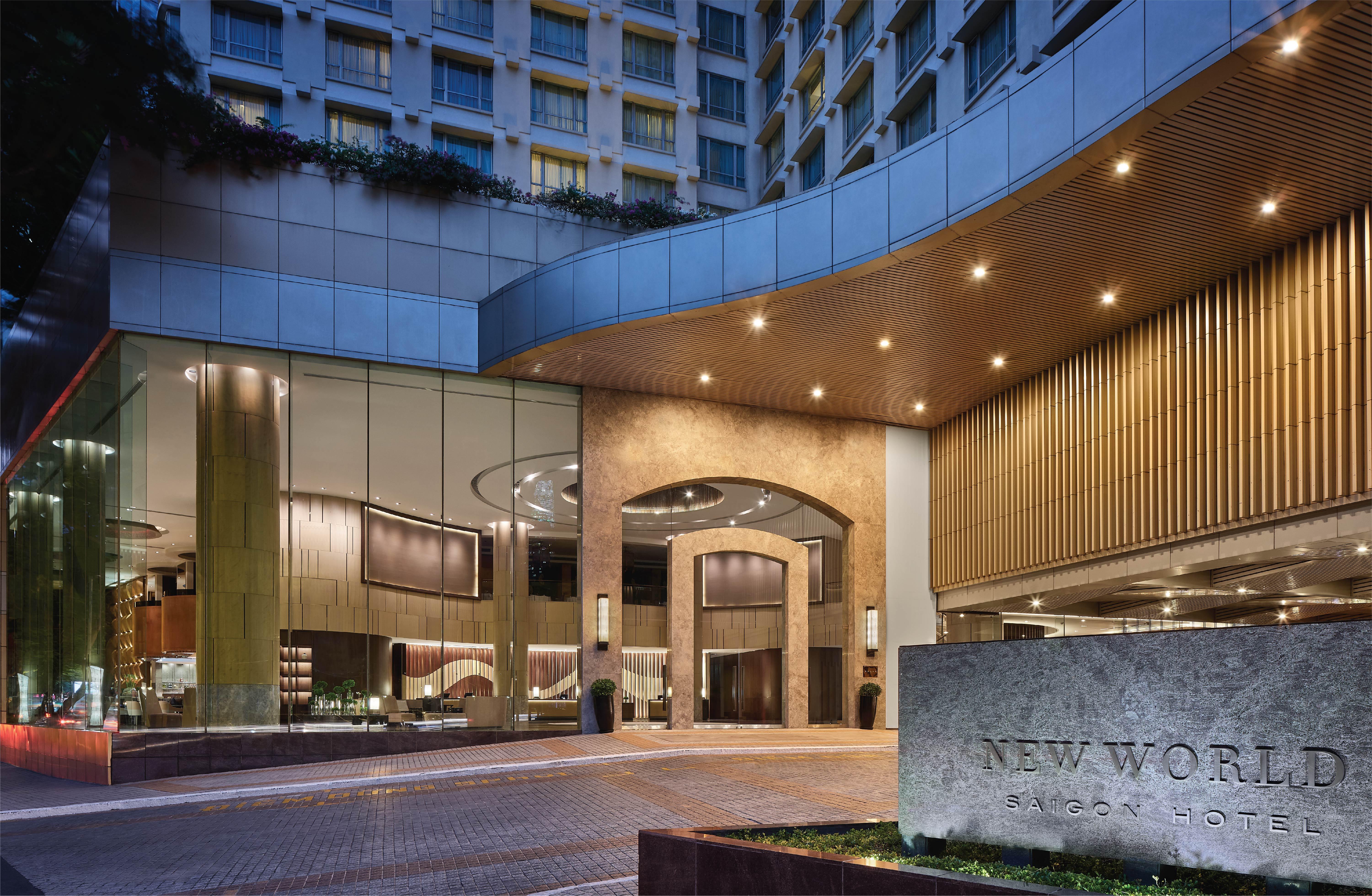 New World Saigon Hotel Хошимин Екстериор снимка The hotel's entrance