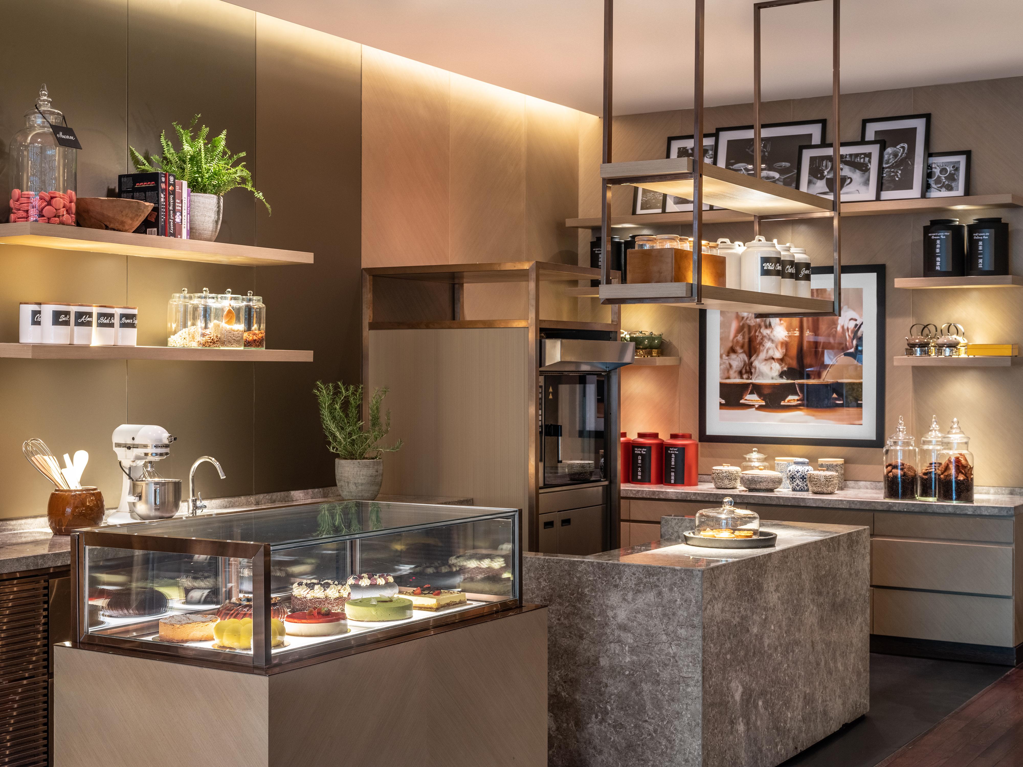 New World Saigon Hotel Хошимин Екстериор снимка The Chocolate Shop