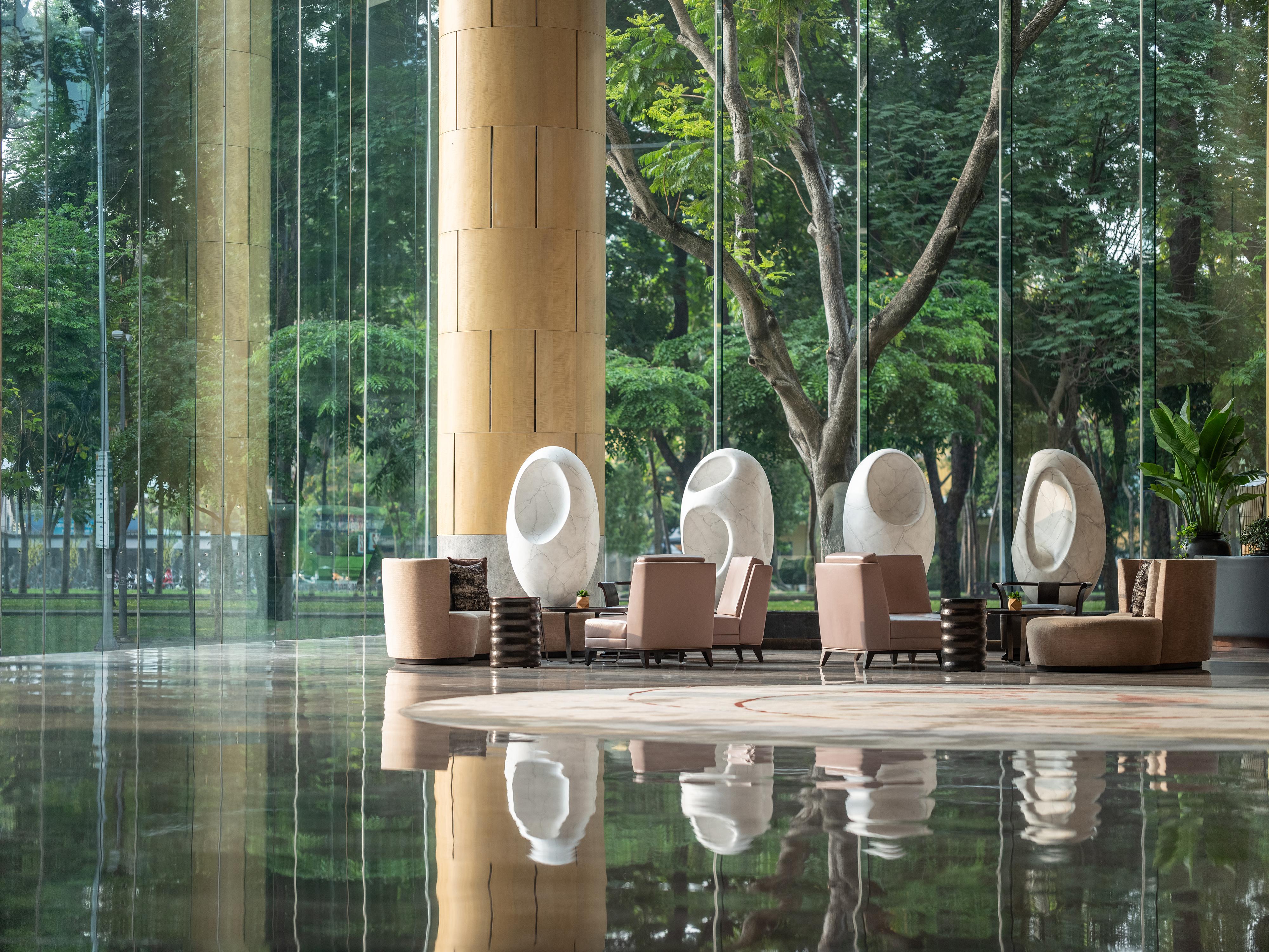 New World Saigon Hotel Хошимин Екстериор снимка The lobby of the hotel