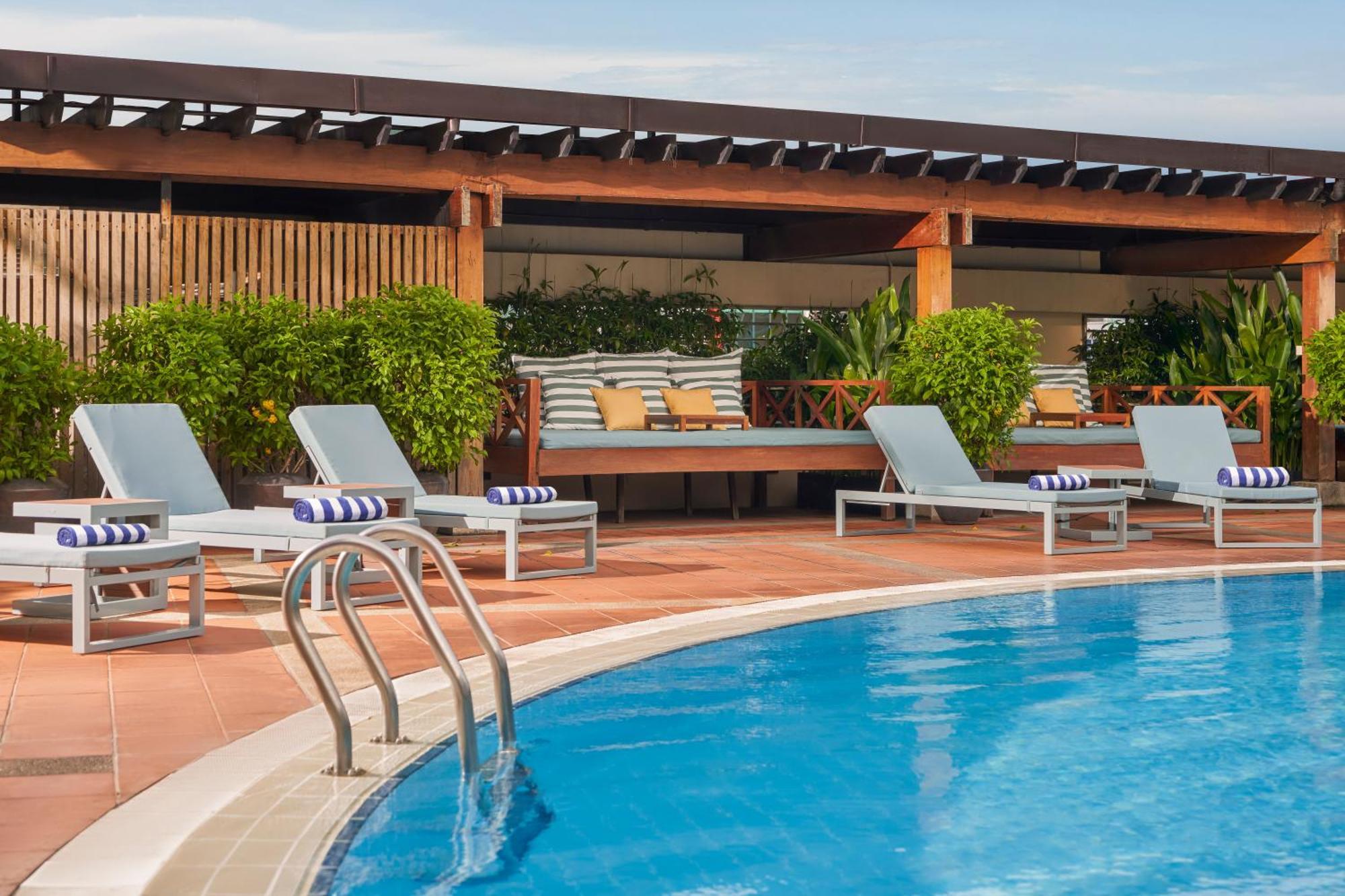 New World Saigon Hotel Хошимин Екстериор снимка The swimming pool at the hotel