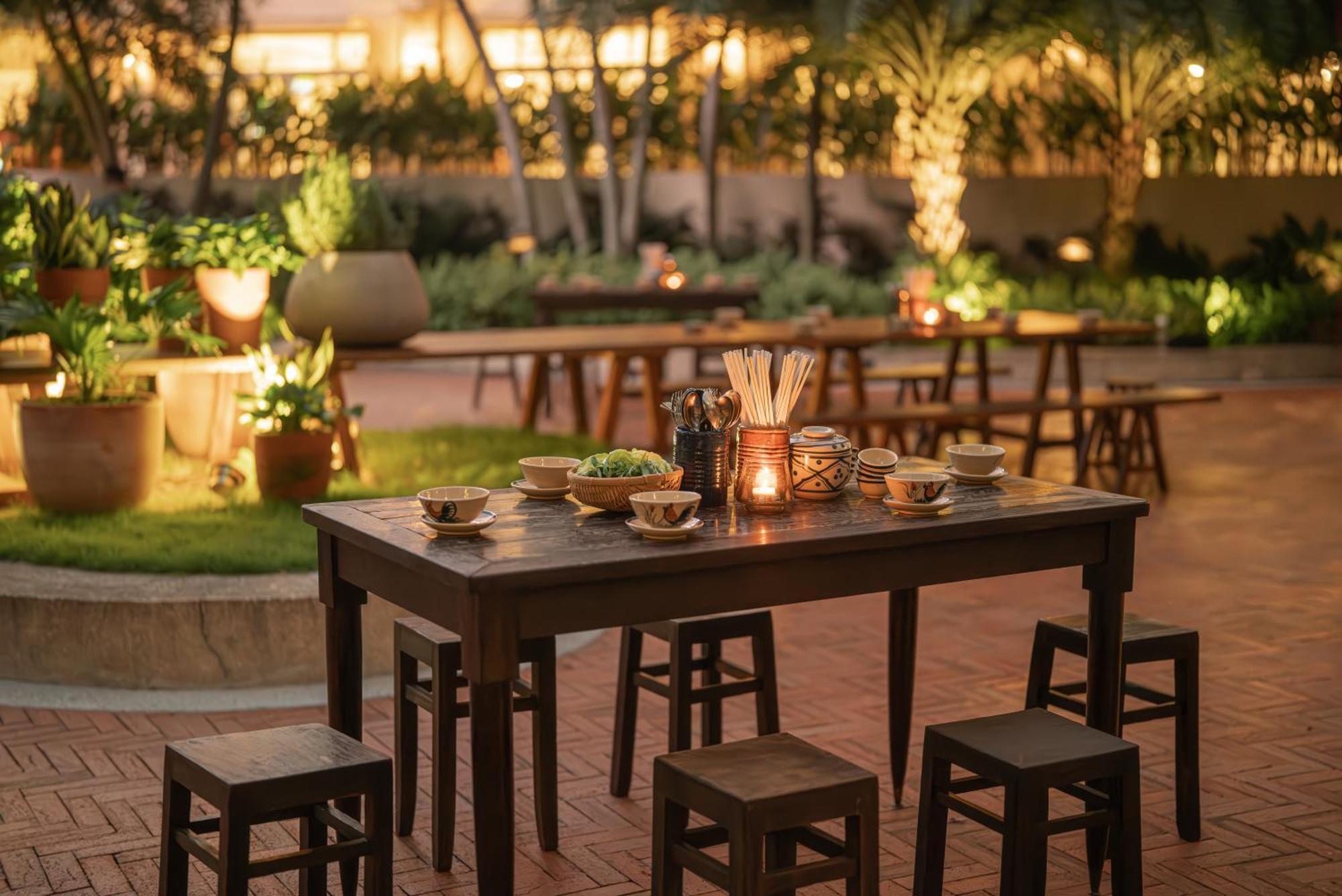 New World Saigon Hotel Хошимин Екстериор снимка The Deck